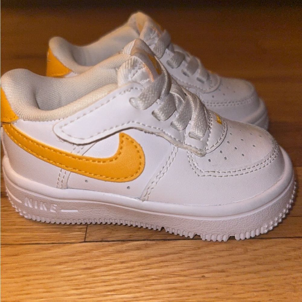 Nike baby/toddler White and University Gold Easyon